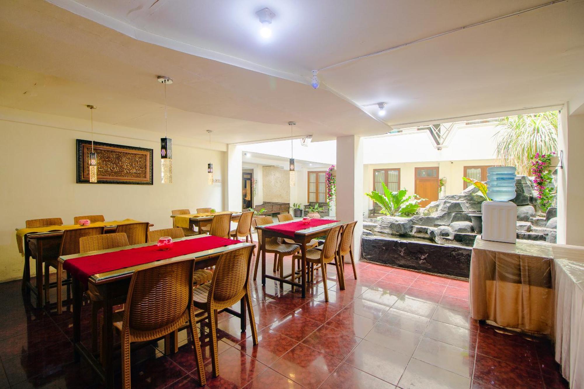 Oyo 1683 Hotel Musafira Syariah Yogyakarta Kültér fotó